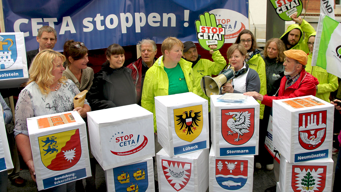 CETA-Gegner vor dem Landtag