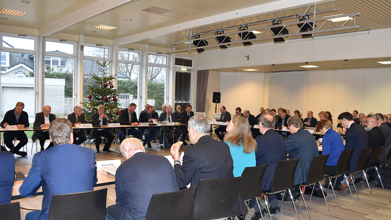 Treffen von Mitgliedern des Wirtschaftsausschusses mit Gegnern und Befürwortern der festen Fehmarnbeltquerung in Großenbrode im Kreis Ostholstein