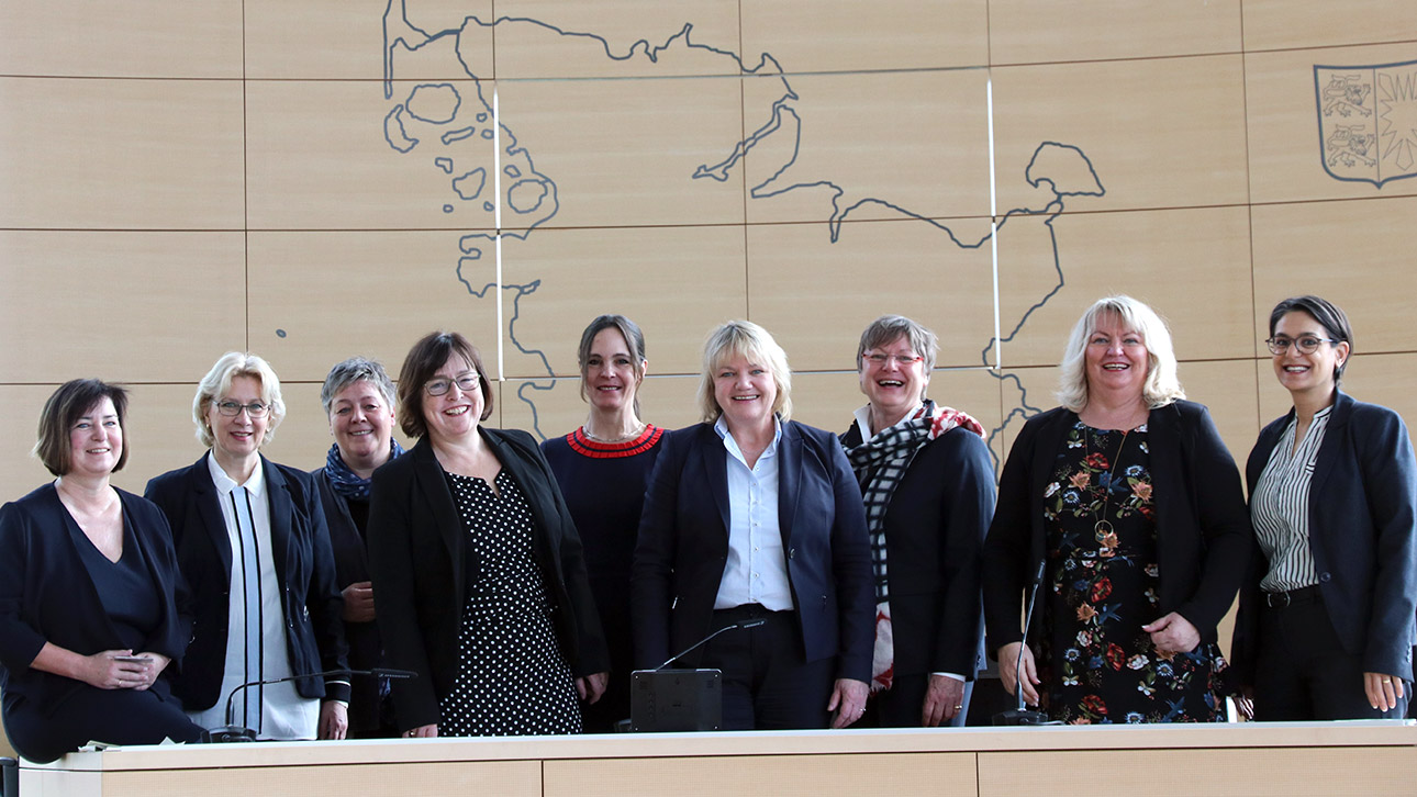 8. März: Weltfrauentag. Frauen mit politischen Spitzenämtern im Landtag präsentieren sich am Weltfrauentag.