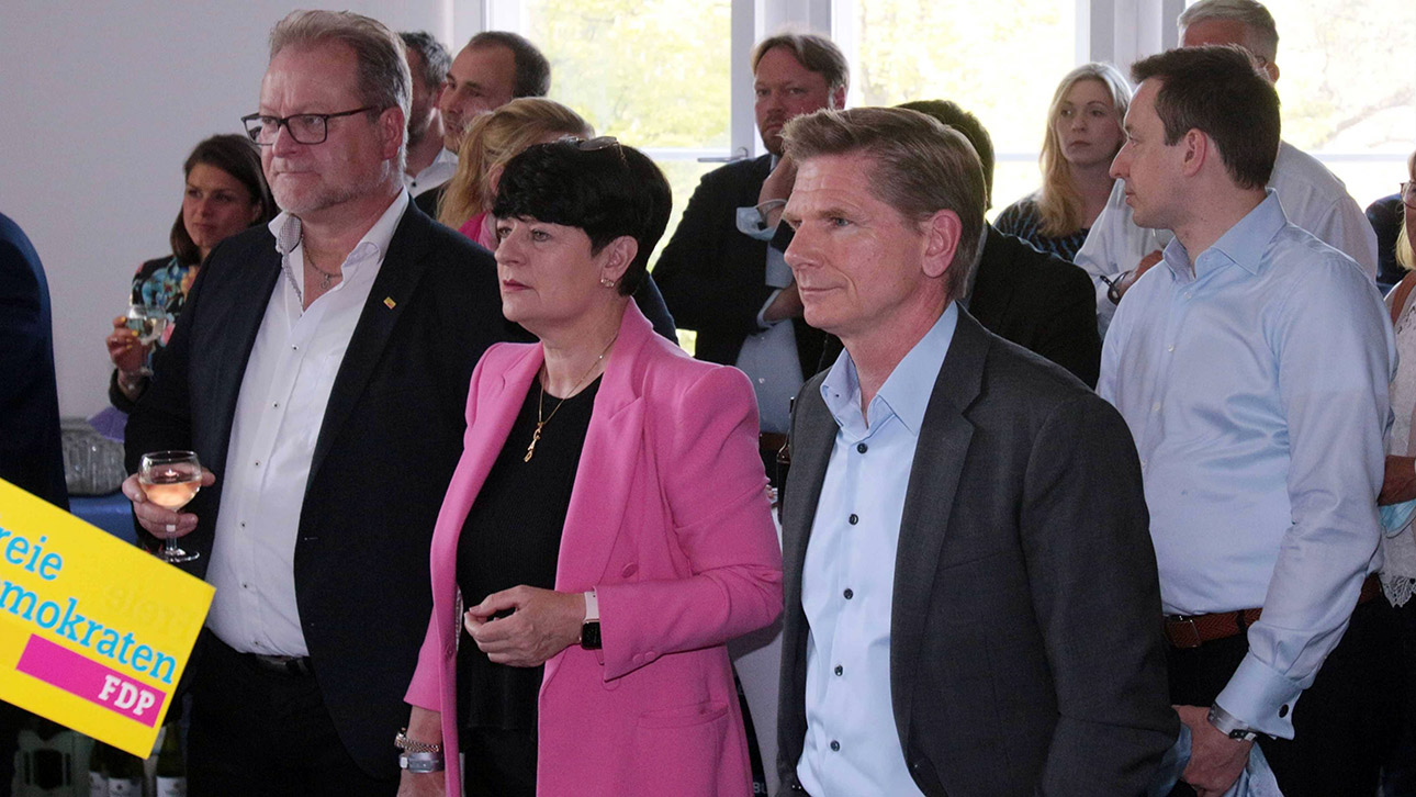 Betretene Mienen bei der FDP. Vorne rechts zu sehen: FDP-Gesundheitsminister Heiner Garg.