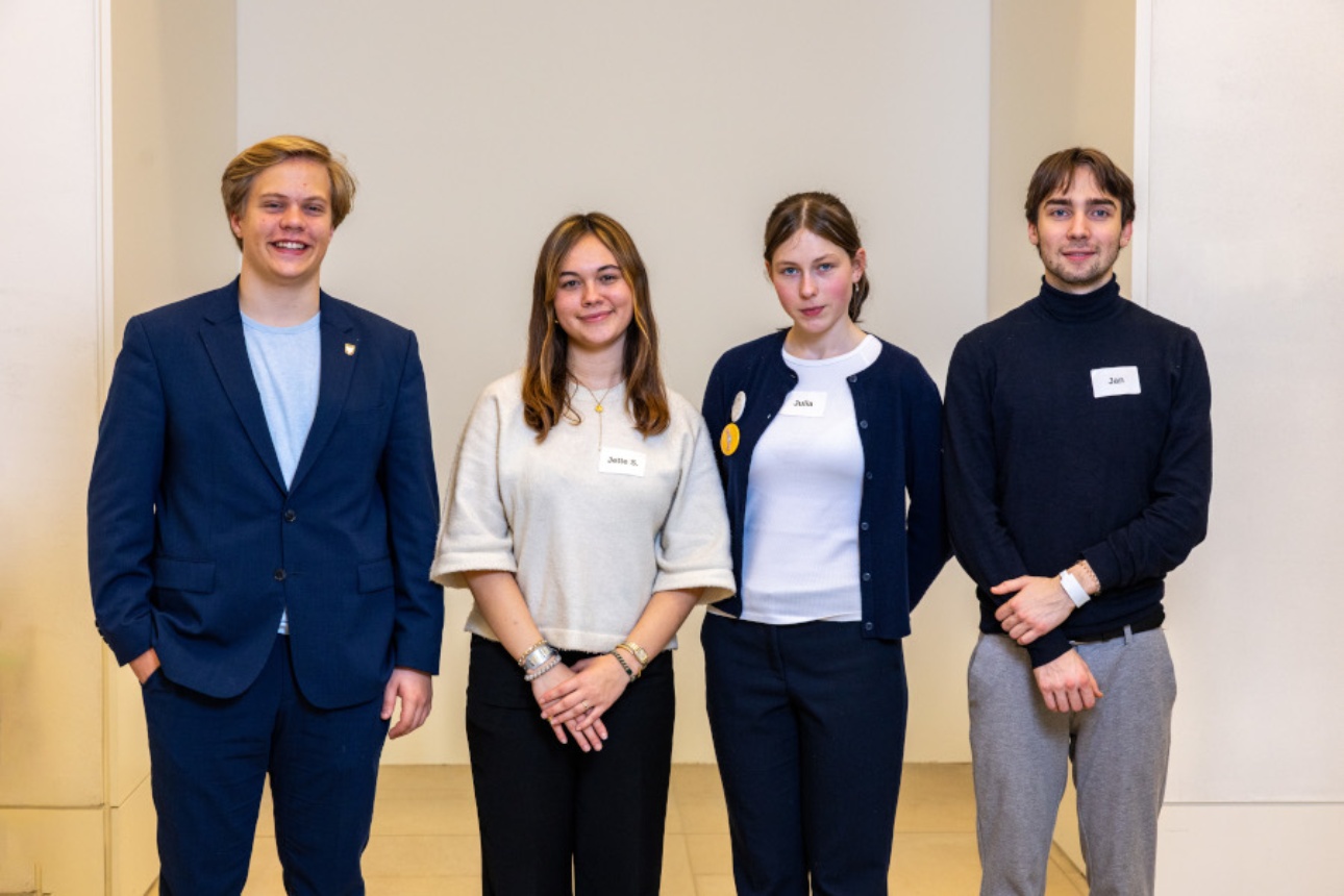 Das amtierende Präsidium von Jugend im Landtag