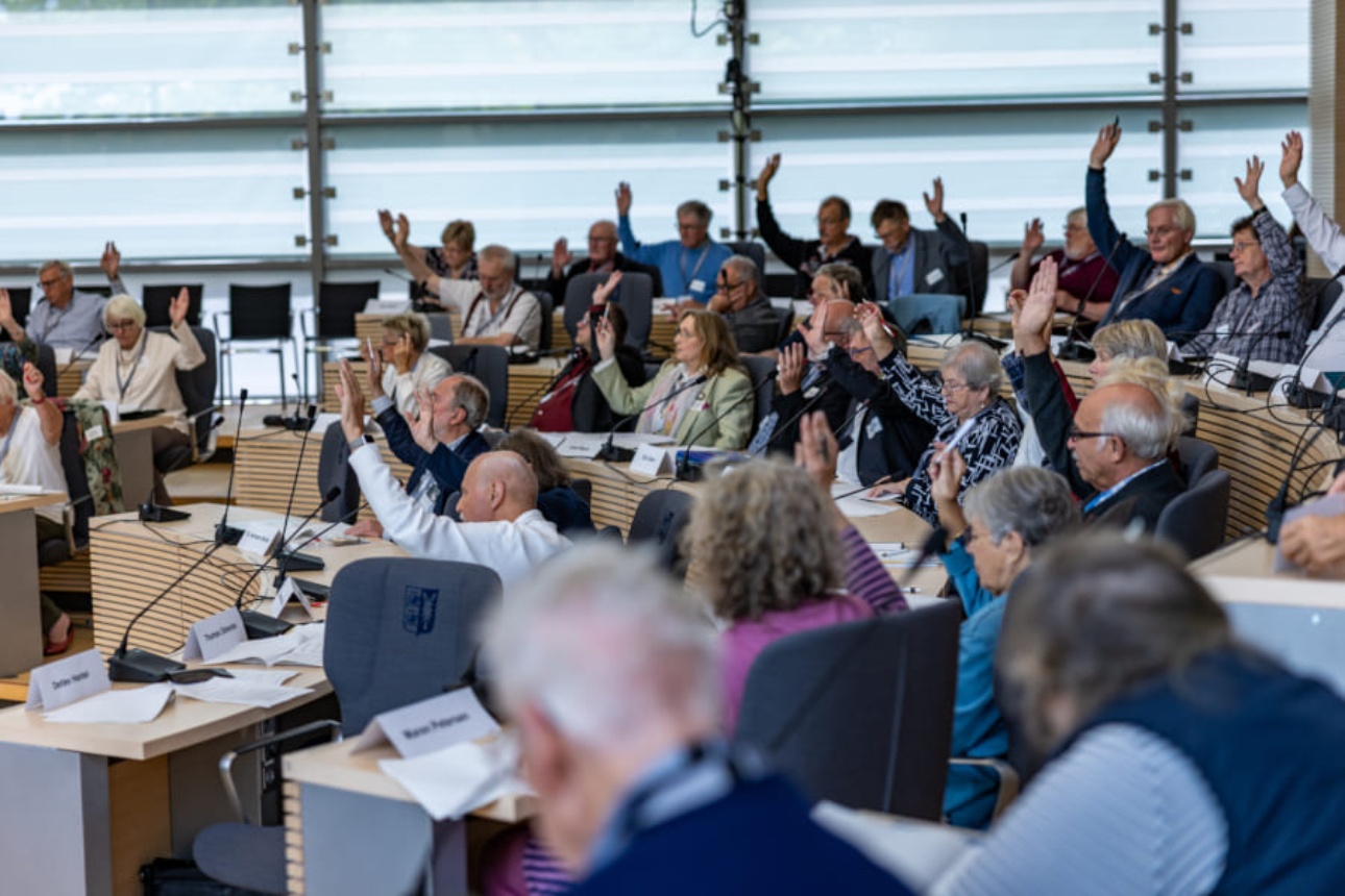 25_09_19_Altenparlament_2025_SES11055_neu Abstimmung im Plenarsaal Altenparlament 2025