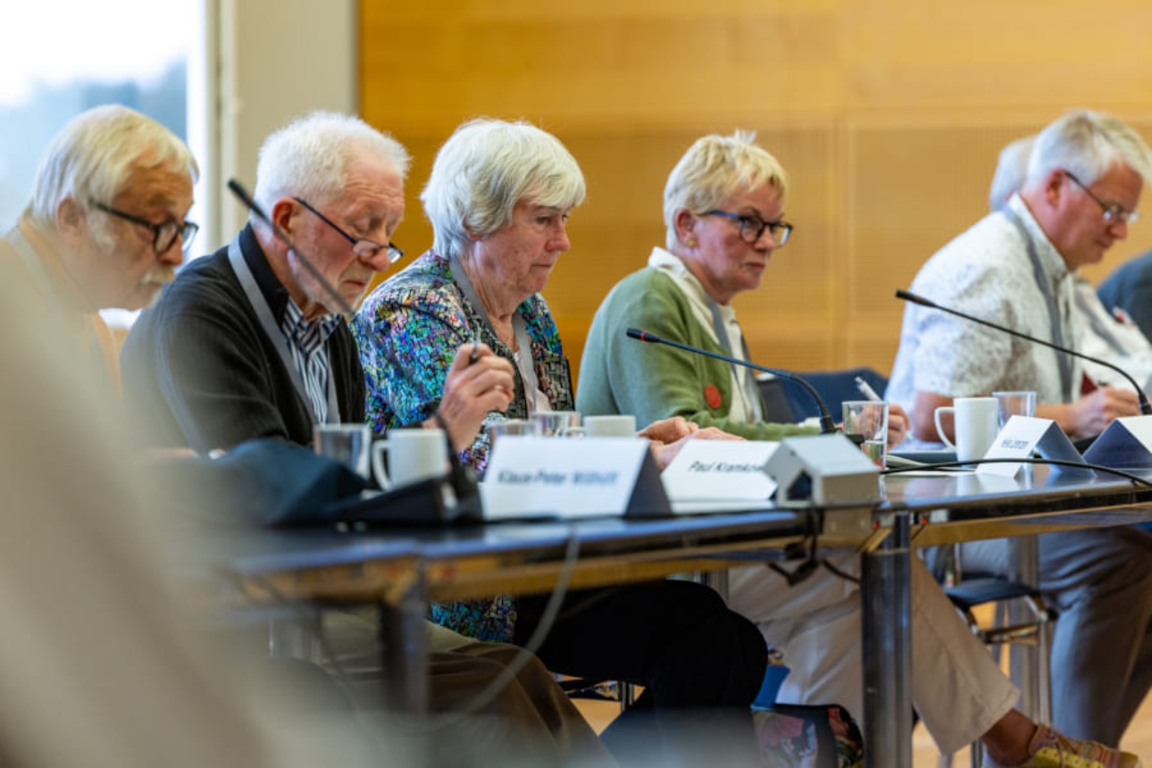 25_09_19_Altenparlament_2025_SES21196_neu Beratung im Arbeitskreis Altenparlament 2025