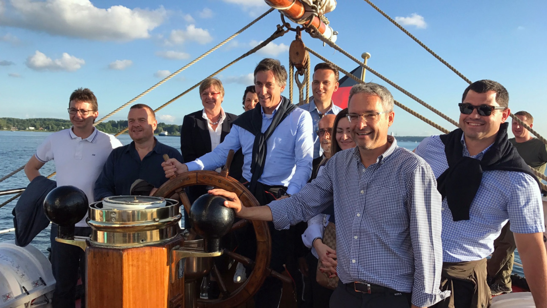 Die Delegation aus dem Parlament in Südtirol auf der Kieler Förde