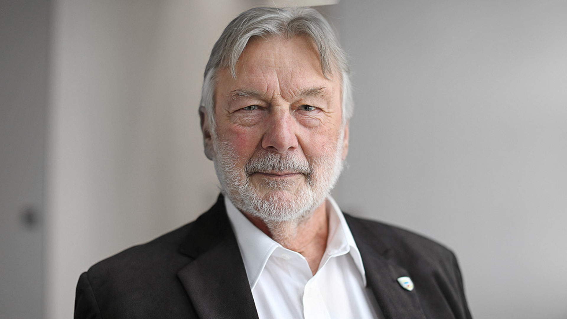 Porträt des Flüchtlingsbeauftragten Stefan Schmidt