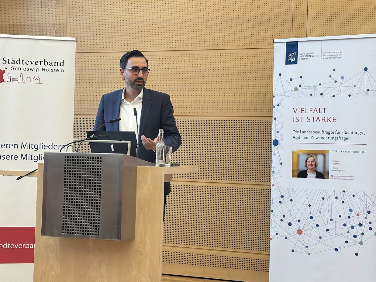 Prof. Karim Fereidooni hielt einen Impulsvortrag.