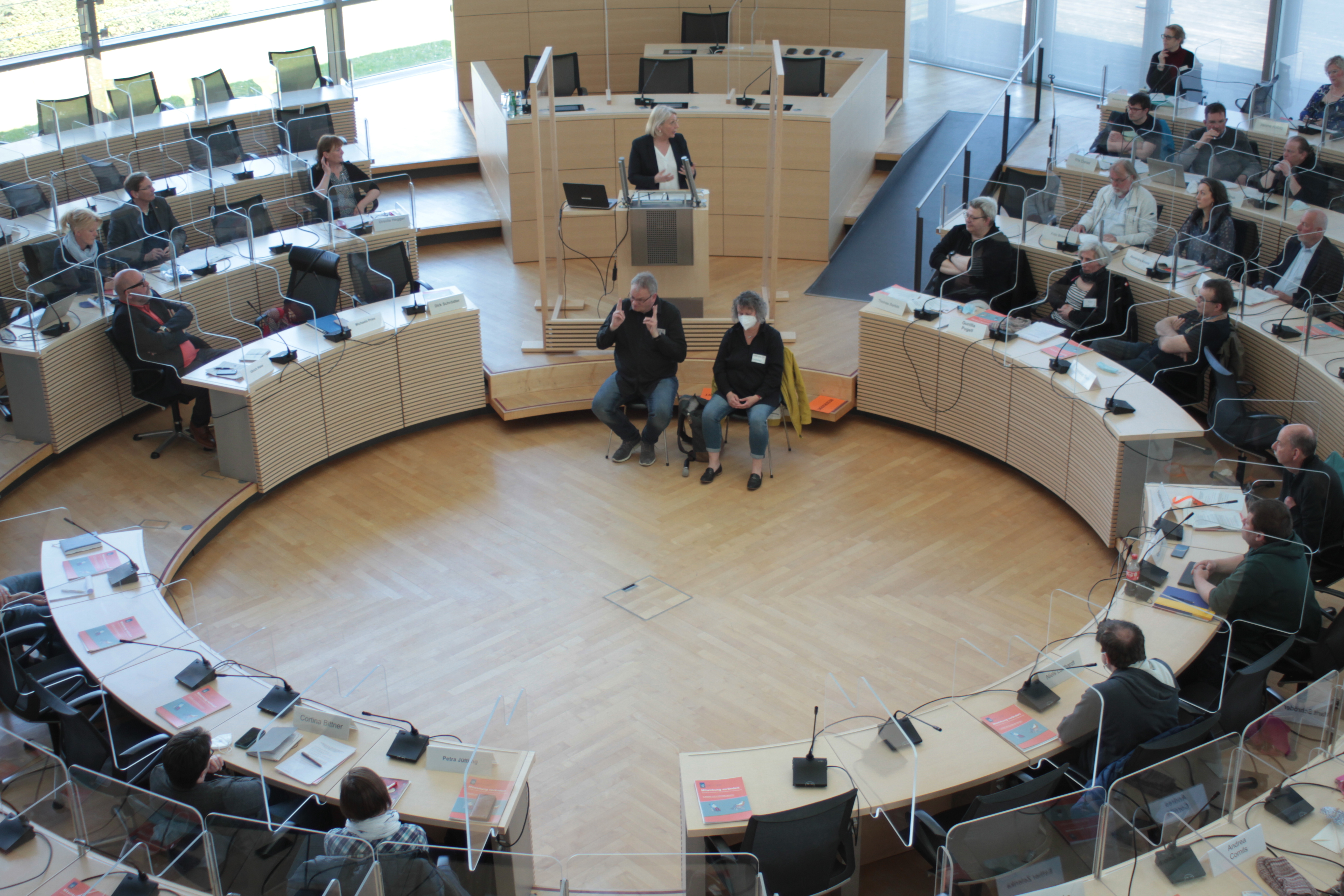 Blick in den Plenarsaal, Abschlusssitzung 25. April 2022