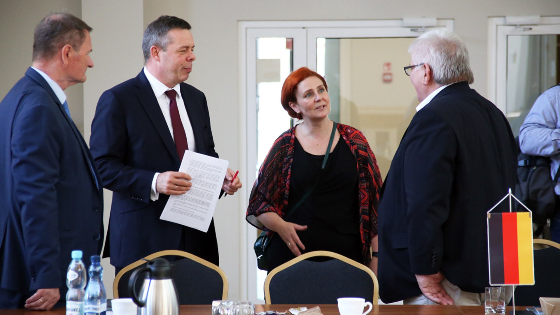 Landtagspräsident Klaus Schlie (re.) im Gespräch mit Abgeordneten des Danziger Sejmiks. 2. von links auf dem Bild: der Sejmik-Vorsitzende Jan Kleinszmidt. 