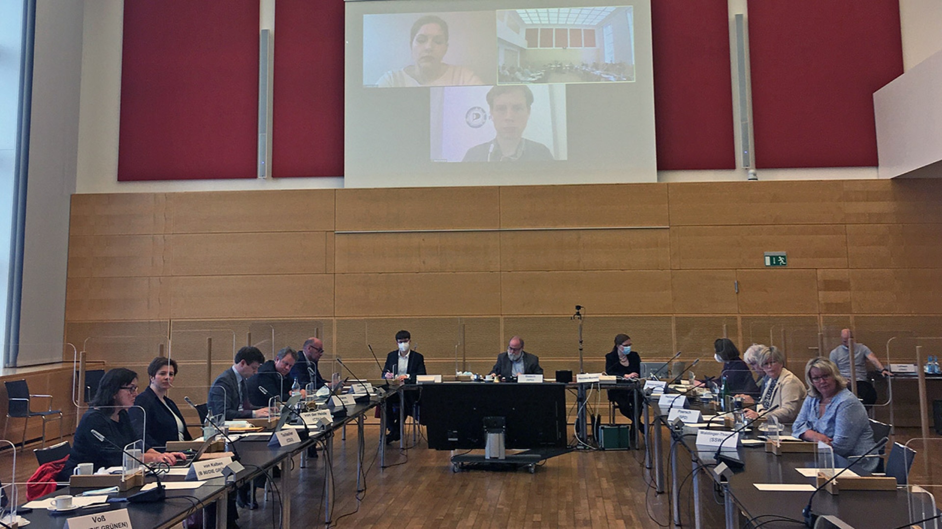 Der Europaausschuss tagt im Landeshaus, corona-bedingt werden einige Experten per Video zugeschaltet.