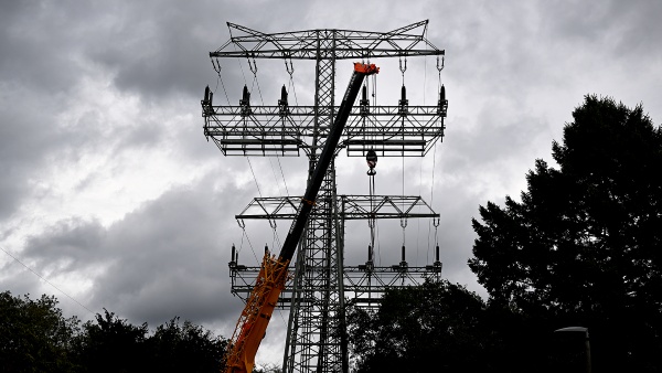 Symbolbild kritische Infrastruktur: Ein Strommast