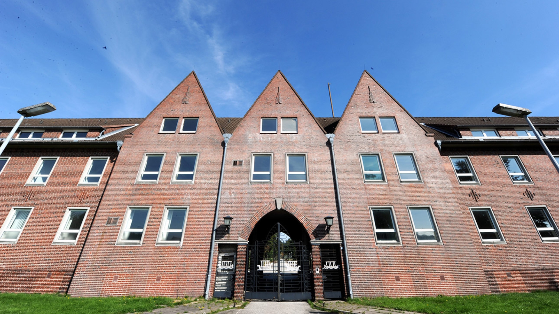 Der Eingang zur geplanten Abschiebehaftanstalt in Glückstadt.