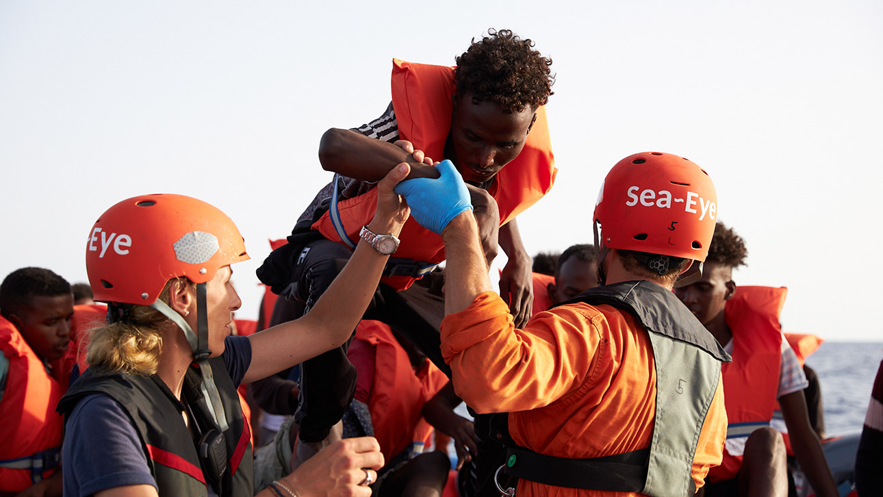 Fluechtlinge Boote Sea Eye Rettungdpa_fabian_heinz_sea_eye