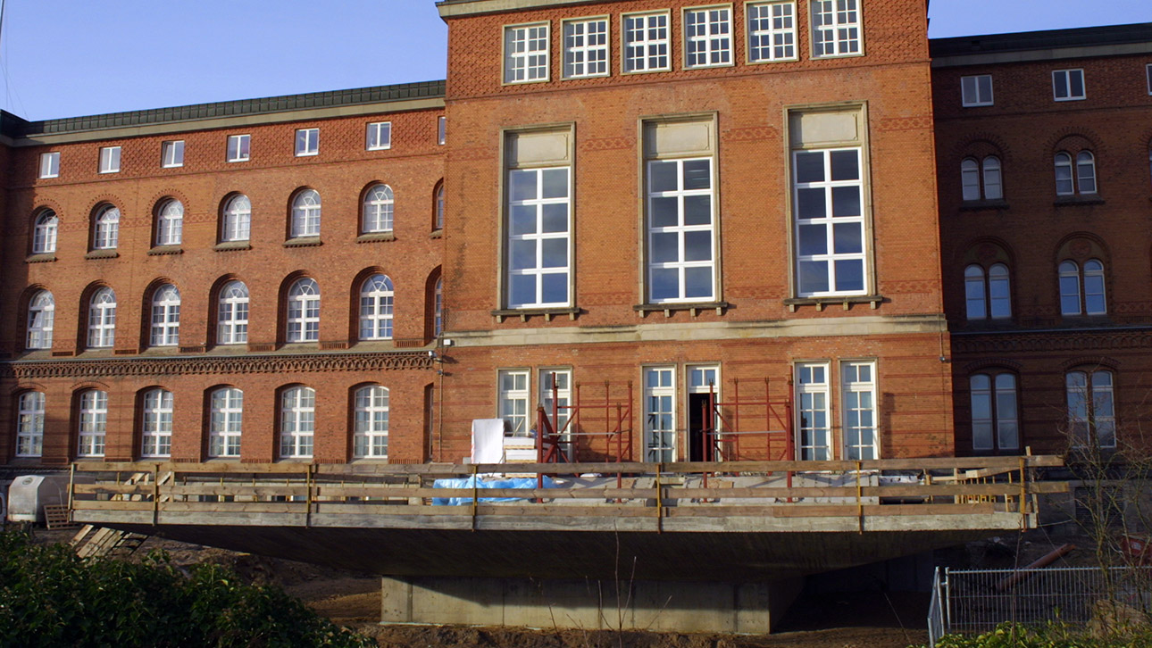 Landeshaus im Umbau von außen