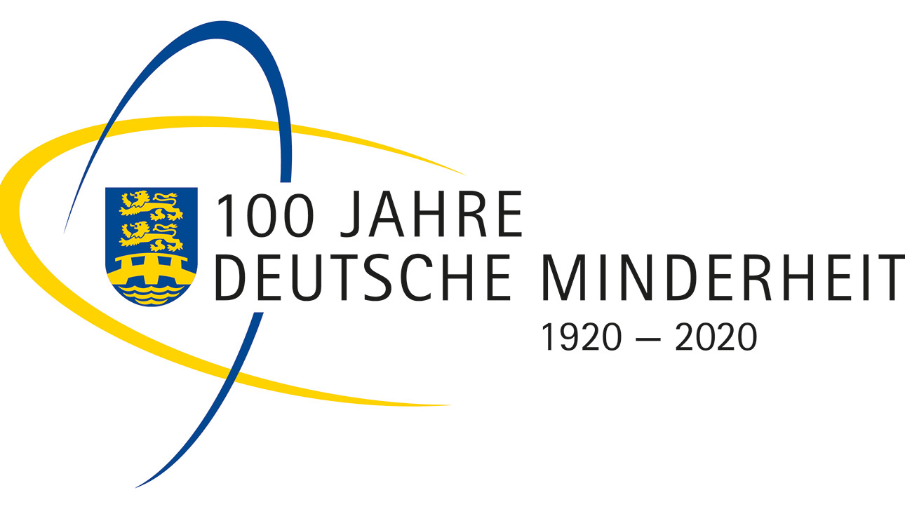 Das blau-gelbe Logo des Bundes der deutschen Minderheit in Dänemark mit dem schwarzen Schriftzug: 100 Jahre Deutsche Minderheit, 1920-2020