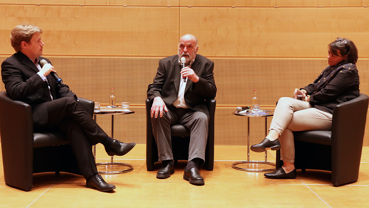 Diskussionsrunde mit Moderator Jan Ehlert (NDR, l.), Uwe Appold und Svenja Goltermann (11.10.)
