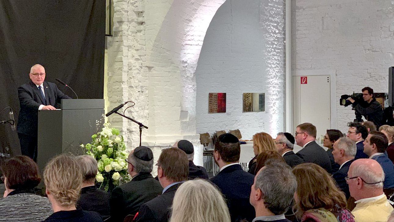 Landtagspräsident Schlie spricht in der Lübecker Synagoge am 27. Januar 2019 anlässlich des Holocaust-Gedenktages.