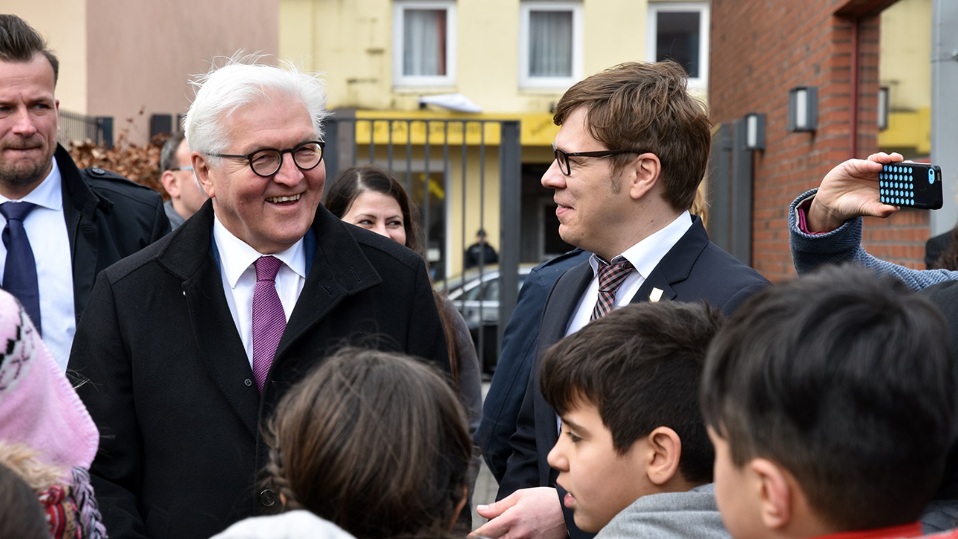 Der Landesbeauftragte für politische Bildung, Christian Meyer-Heidemann mit Bundespräsident Frank-Walter Steinmeier