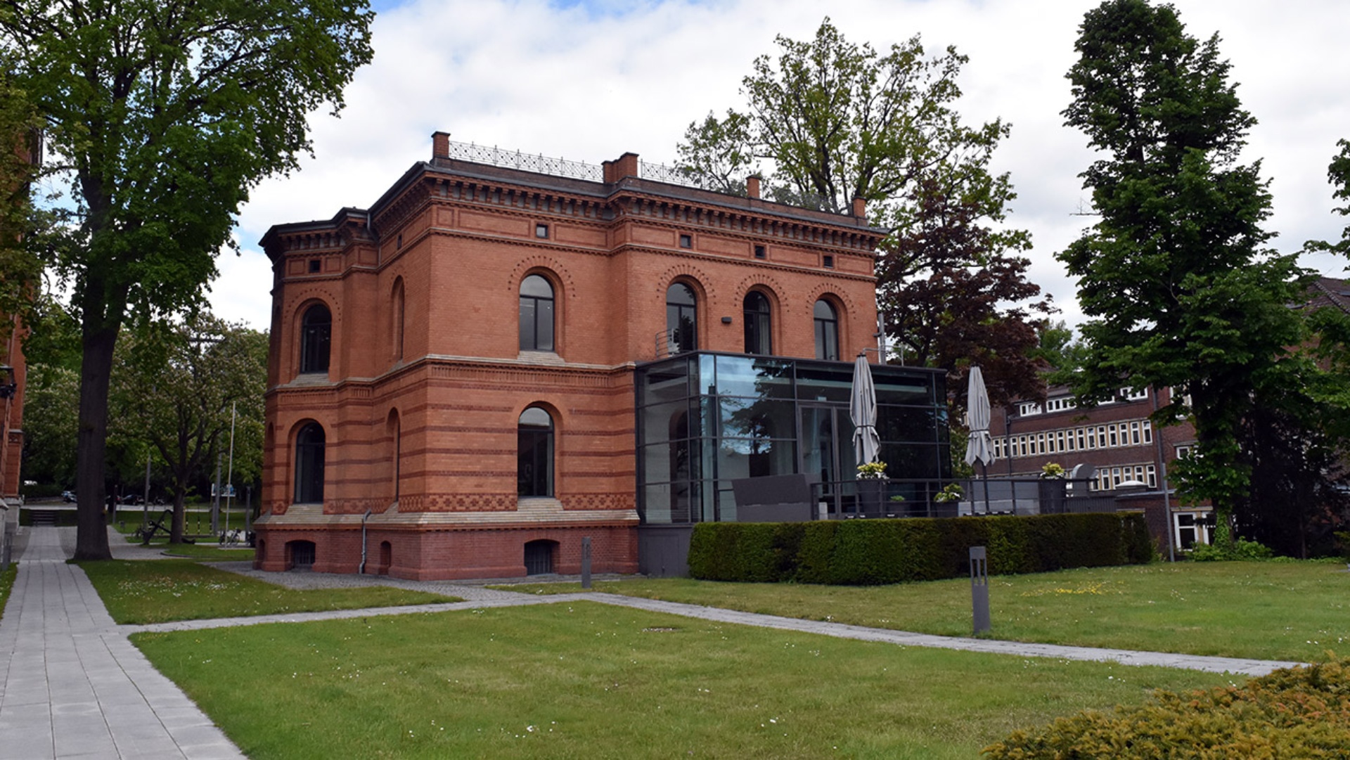 Haus B in der Halbtotale