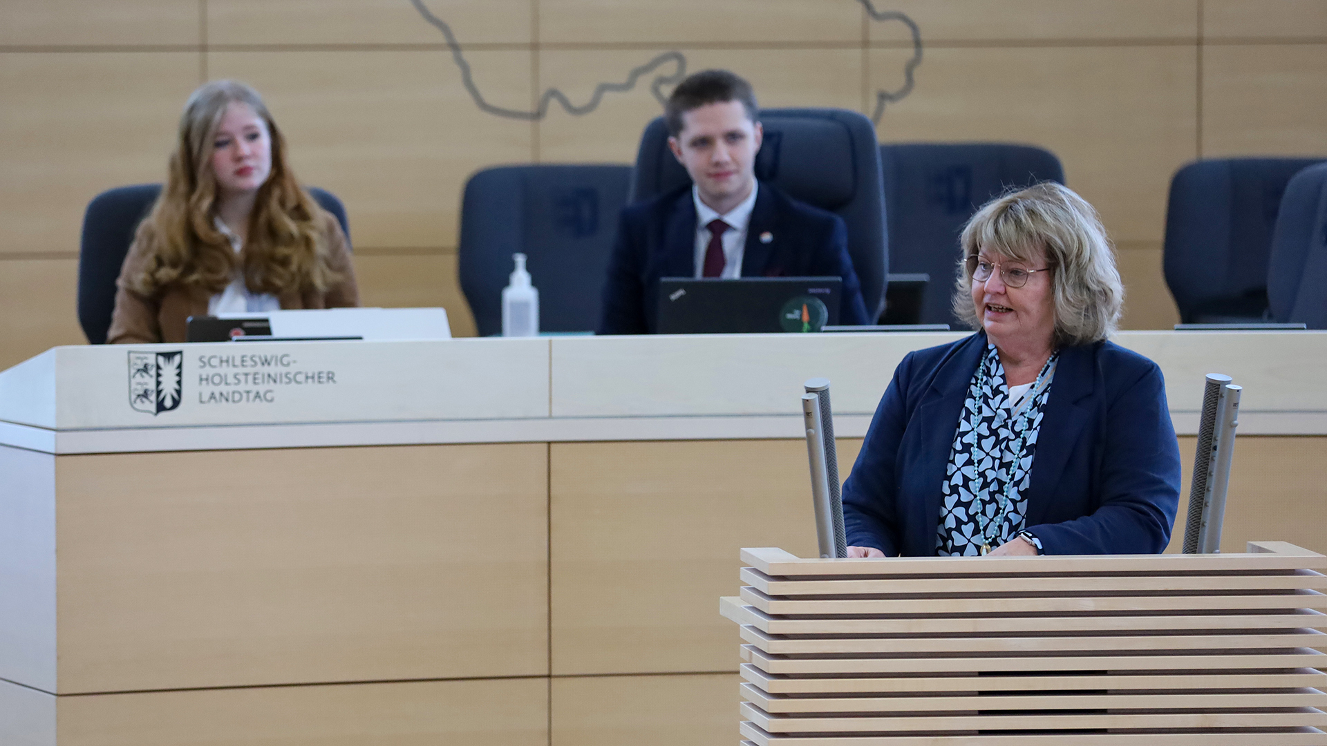 Jette Waldinger-Thiering spricht im Rahmen des Landesschülerparlament BS ein Grußwort
