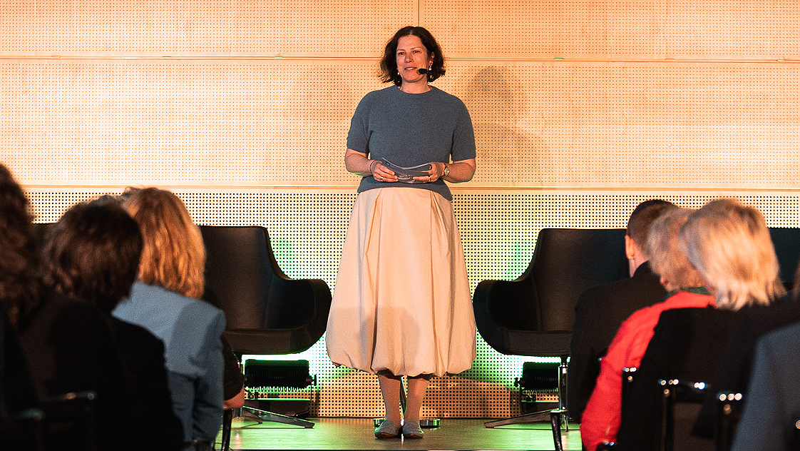 Landtagspräsidentin Kristina Herbst spricht auf dem Empfang der Grünen-Fraktion zum 30-jährigen Jubiläum