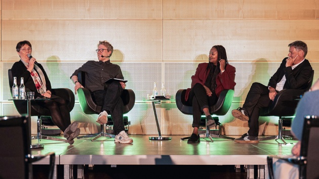 Talkrunde im Rahmen des 30-jährigen Jubiläums der Grünen-Fraktion. V. l. n .r. : Ehemalige Finanzministerin Monika Heinold, Grünen-Fraktionsvorsitzender Lasse Petersdotter, Sozialministerin Aminata Touré, ehemaliger Vizekanzler und Bundeswirtschaftsminister Robert Habeck