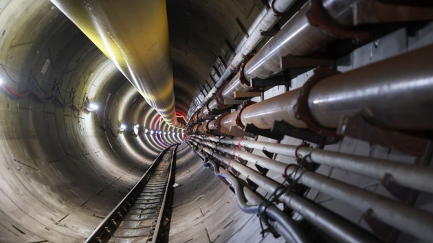 Blick in den Tunnel auf der Baustelle des Suedlink-Elbtunnels „ElbX“