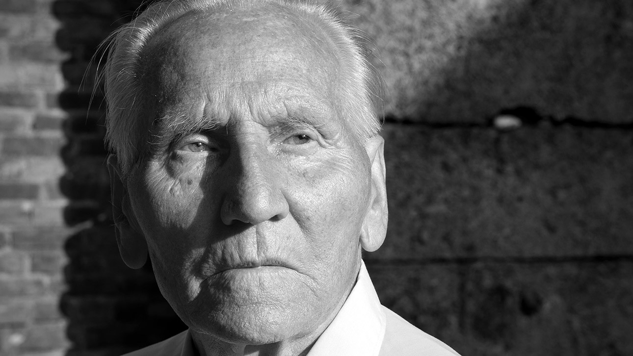 Ein Porträt des KZ-Überlebenden Kazimierz Piechowski aus dem Projekt „KZ überlebt“.