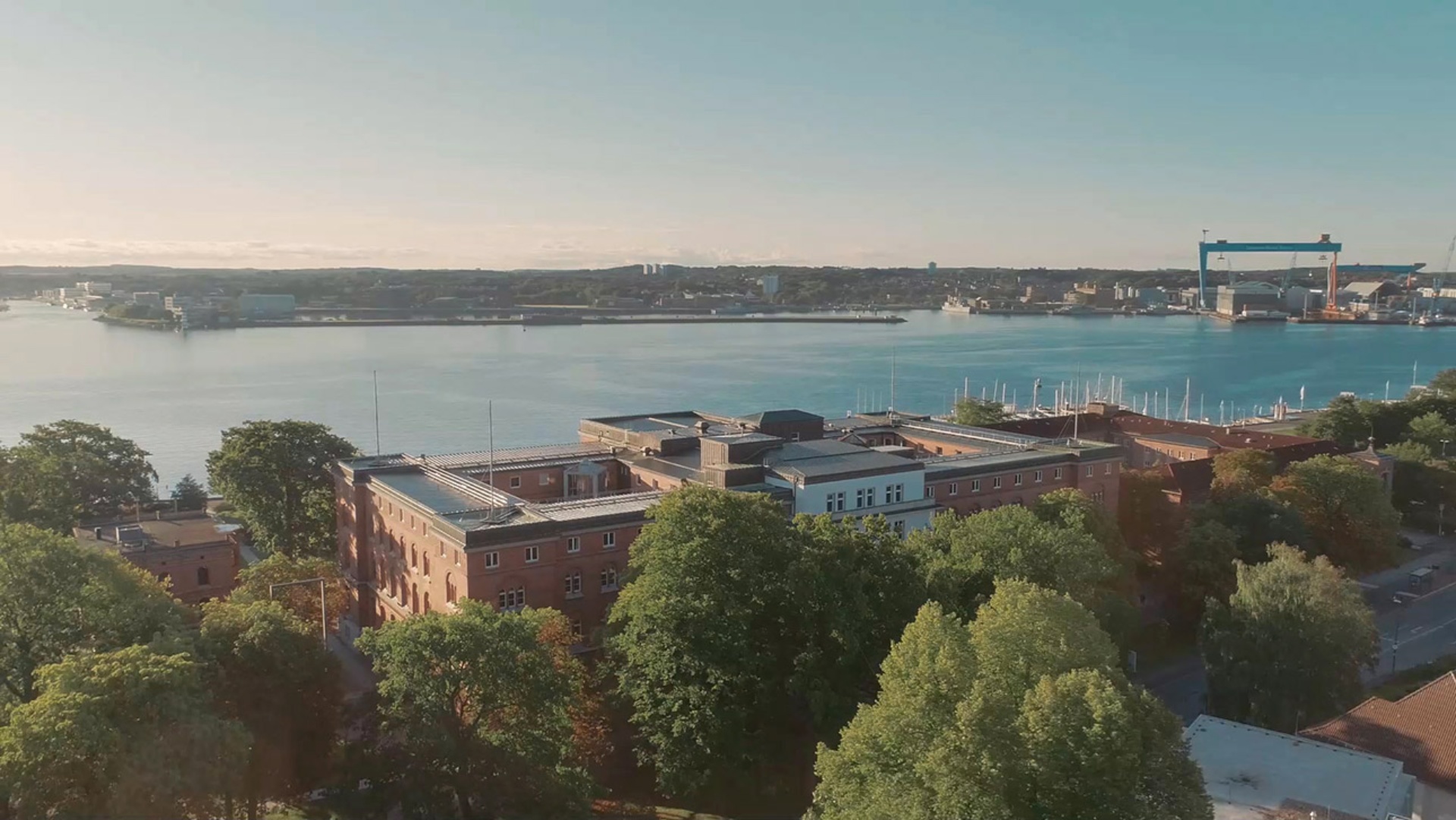 Blick über das Landeshaus aus der Vogelperspektive