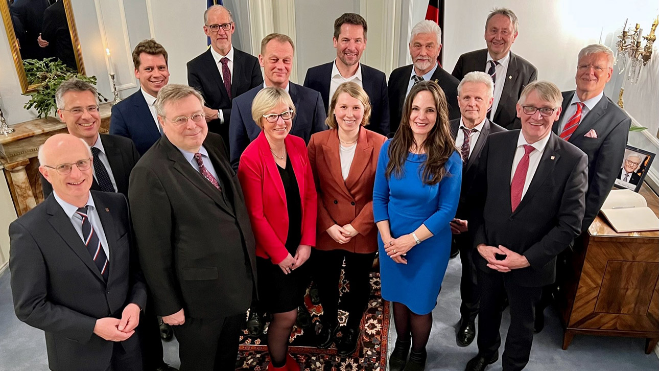 Der Deutsche Botschafter Pascal Hector empfängt die Deutsche Delegation in seiner Residenz in Kopenhagen.