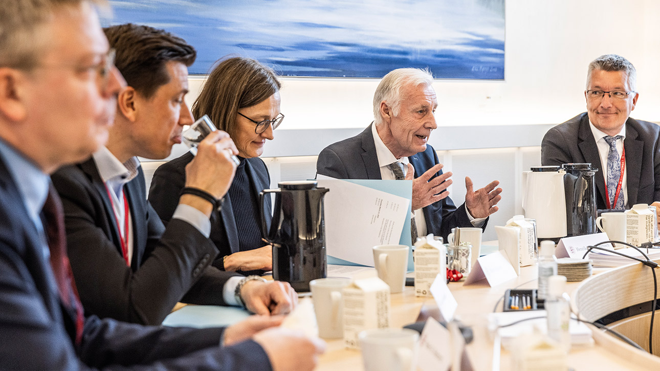 Folketingpräsident Henrik Dam Kristensen in einer Sitzung mit Schleswig-Holsteinischen Politikern.