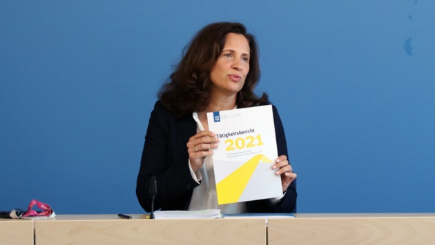 Bürgerbeauftrage Samiah El Samadoni bei der Vorstellung ihres aktuellen Tätigkeitsberichtes