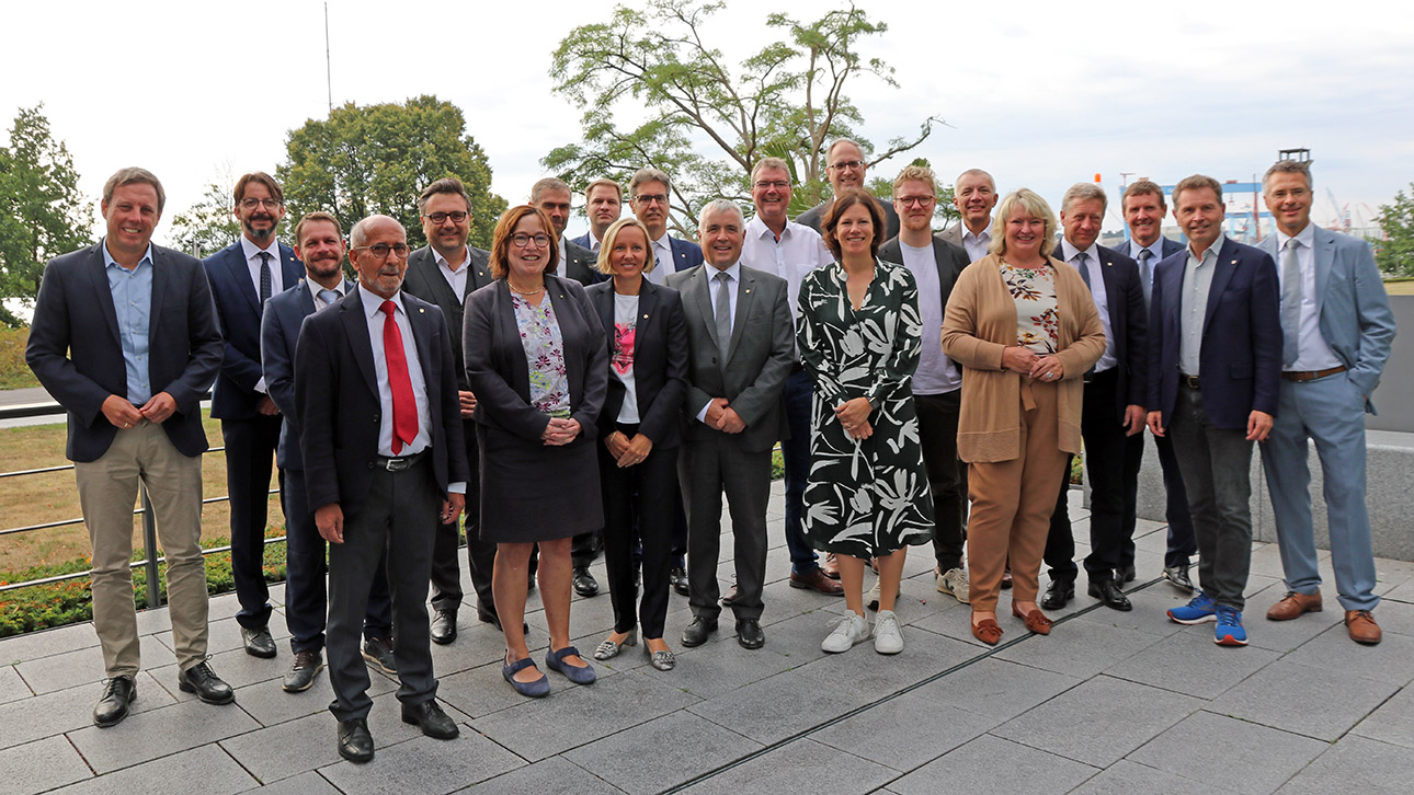 Gruppen der Delegation des Südtiroler Parlaments und des Ältestenrats des Schleswig-Holsteinischen Landtages.