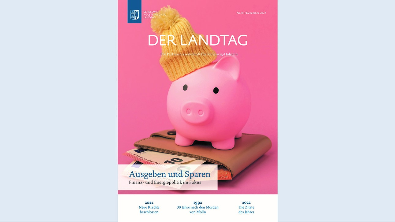 Titel der Landtagszeitschrift Ausgabe Nummer 4 / 2022: Zu sehen ist ein Sparschwein auf rosa Grund mit Mütze auf dem Kopf.