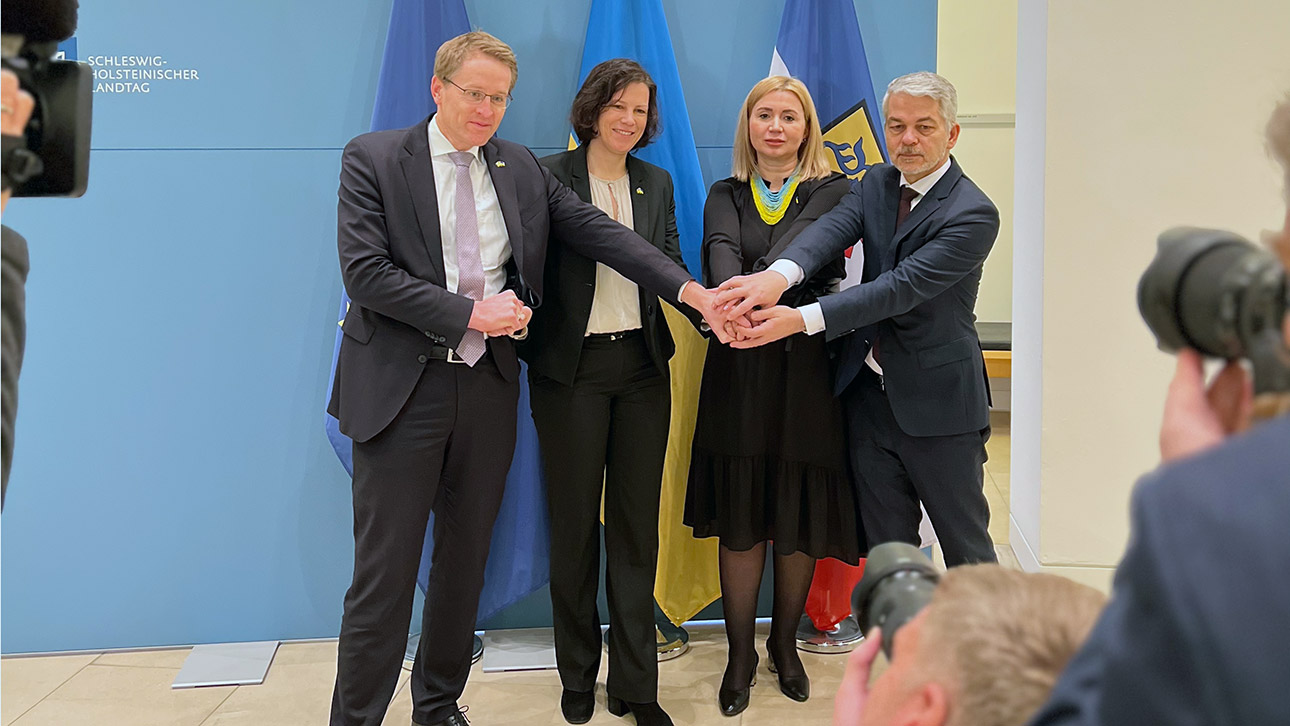 Pressefoto mit Iryna Tybinka, Carlo Masala, Kristina Herbst und Daniel Günther