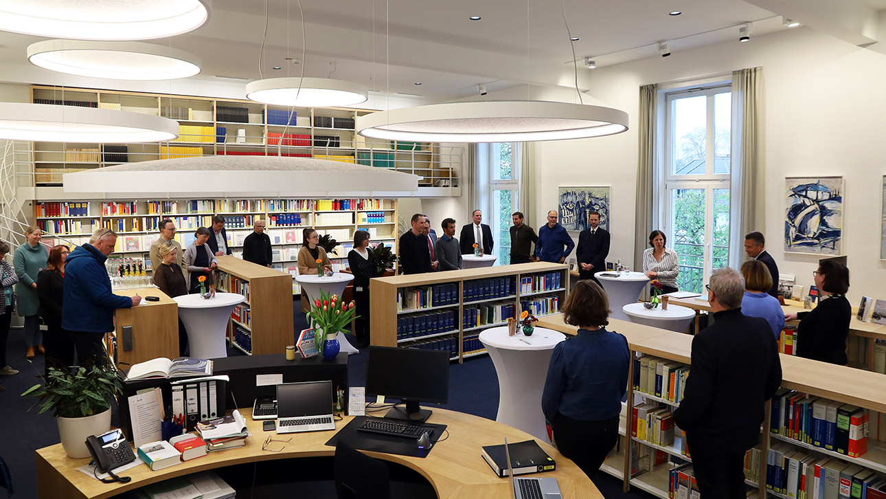 Blick in die neugestaltete Landtagsbibliothek, die gestern feierlich eröffnet wurde.