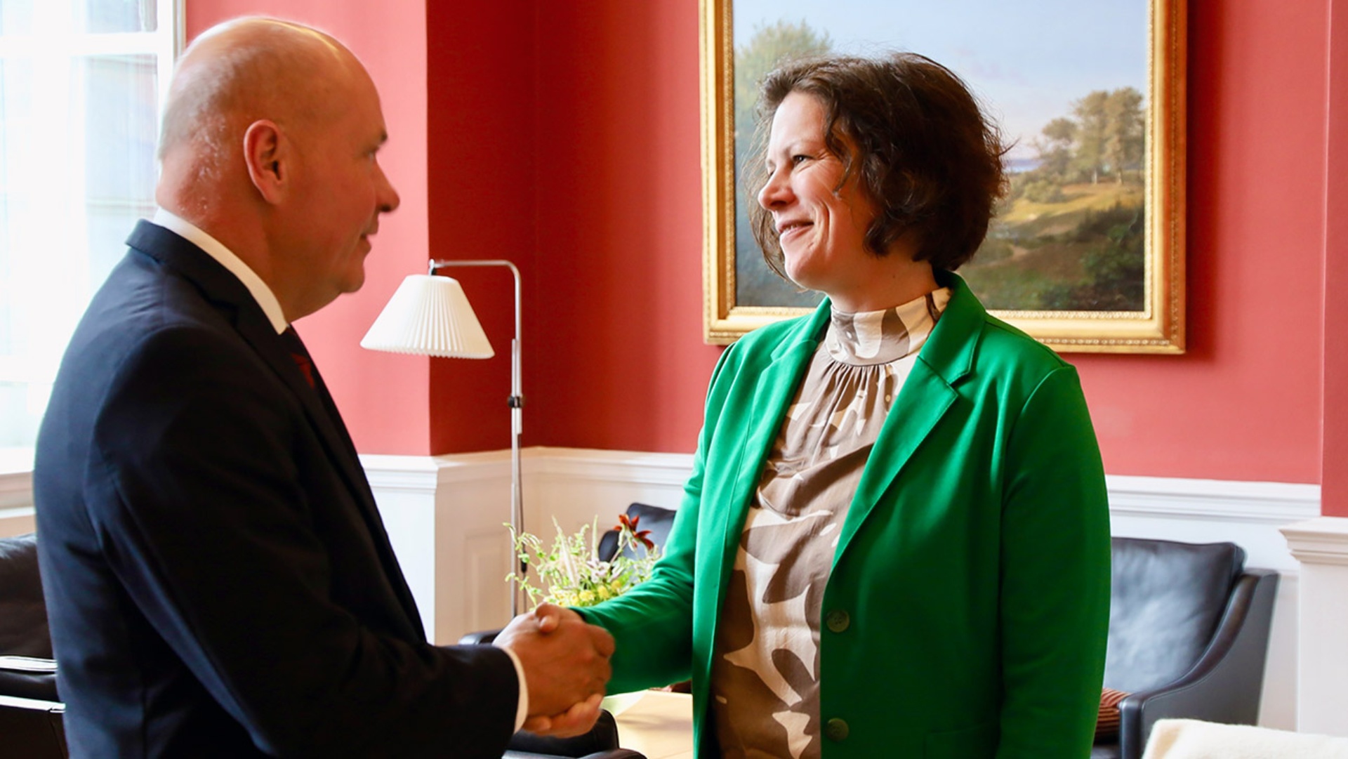 Landtagspräsidentin Kristina Herbst im Gespräch mit dem dänischen Folketingpräsidenten Søren Gade 