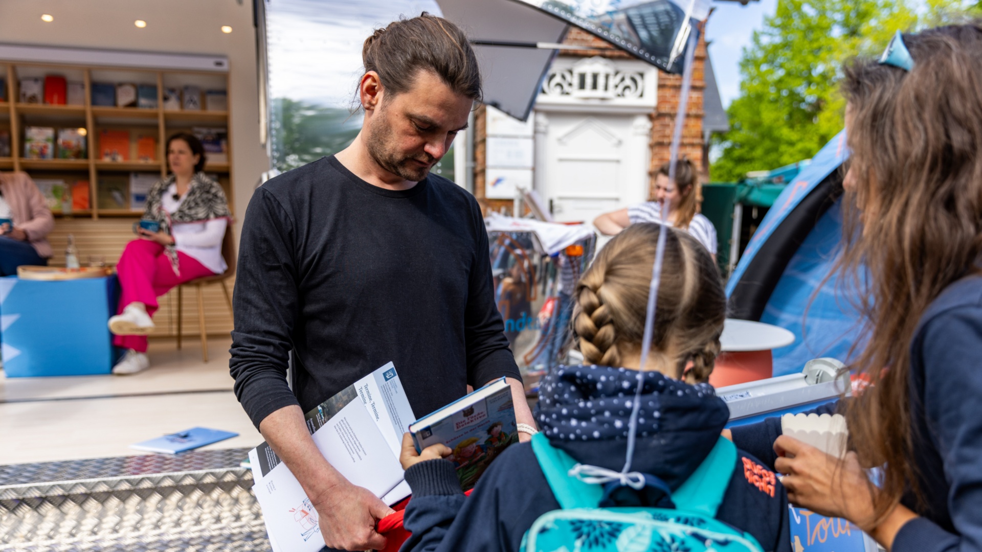Die Bücher der "Förde-Detektive" kamen bei den jungen Besucherinnen und Besuchern gut an.