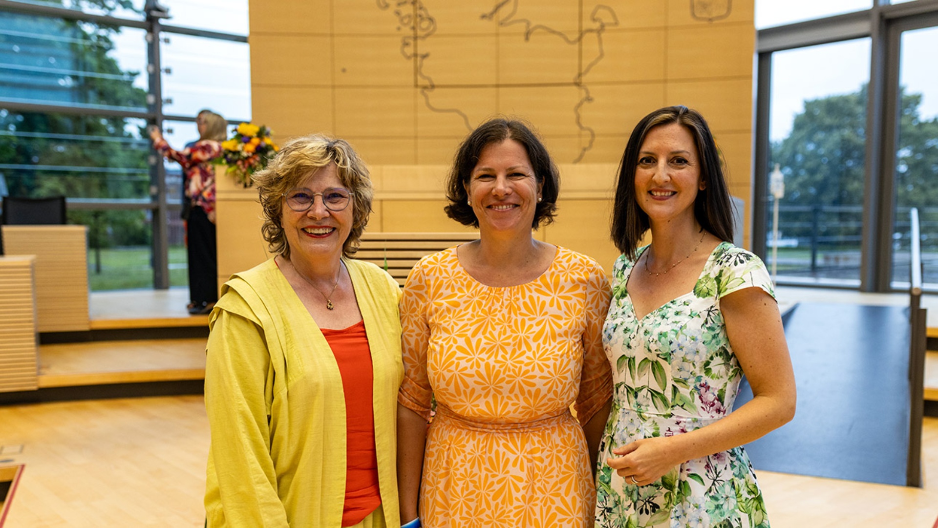 Mandatsträger Empfang Prof. Schüttemeyer Weidhofer © Foto: Landtag, Sönke Ehlers