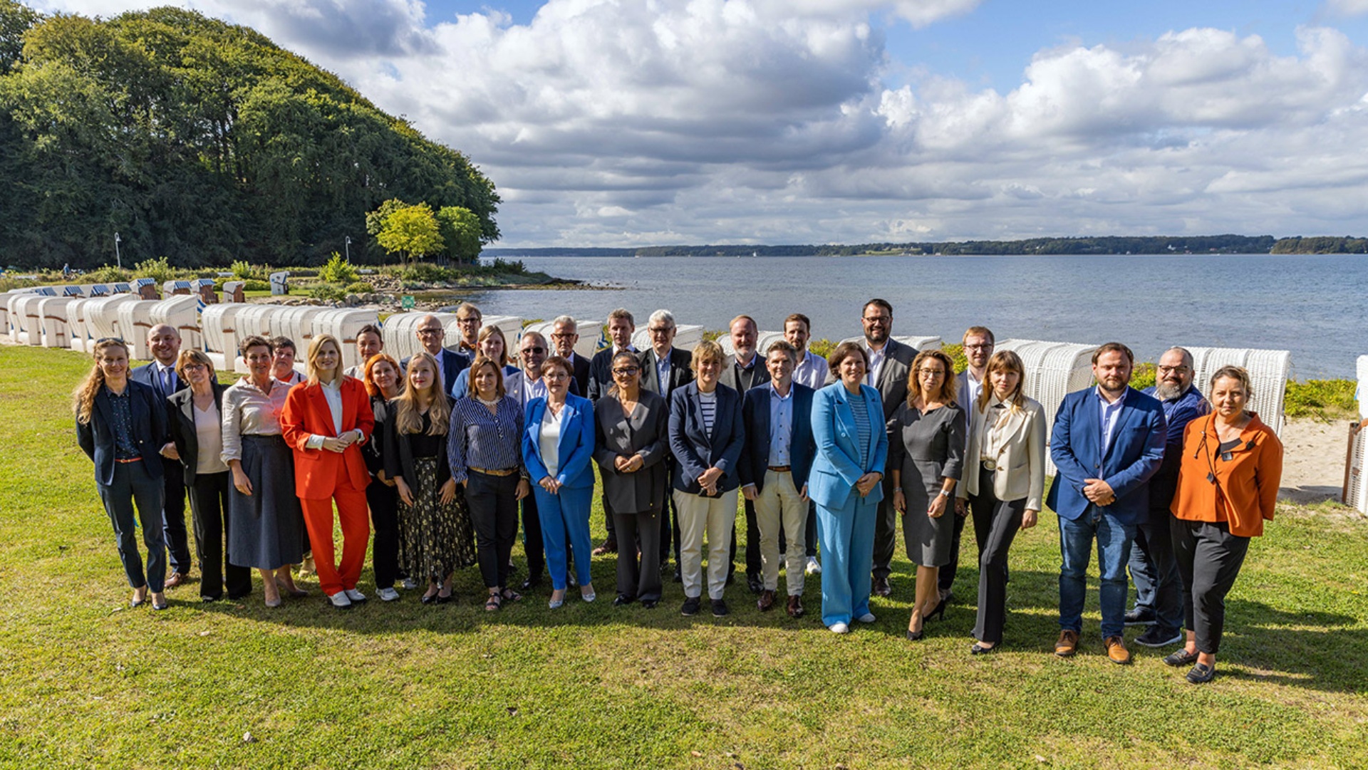 Gruppenfoto der Delegierten des Parlamentforums Südliche Ostsee in Glücksburg