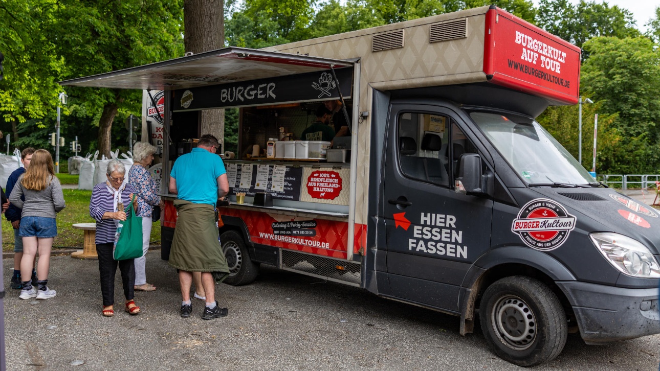 25_06_15_erster nationaler Veteranentag in Kiel am Landeshaus am 15.06.25_SES28547_web_ses © Foto: Landtag, Sönke Ehlers