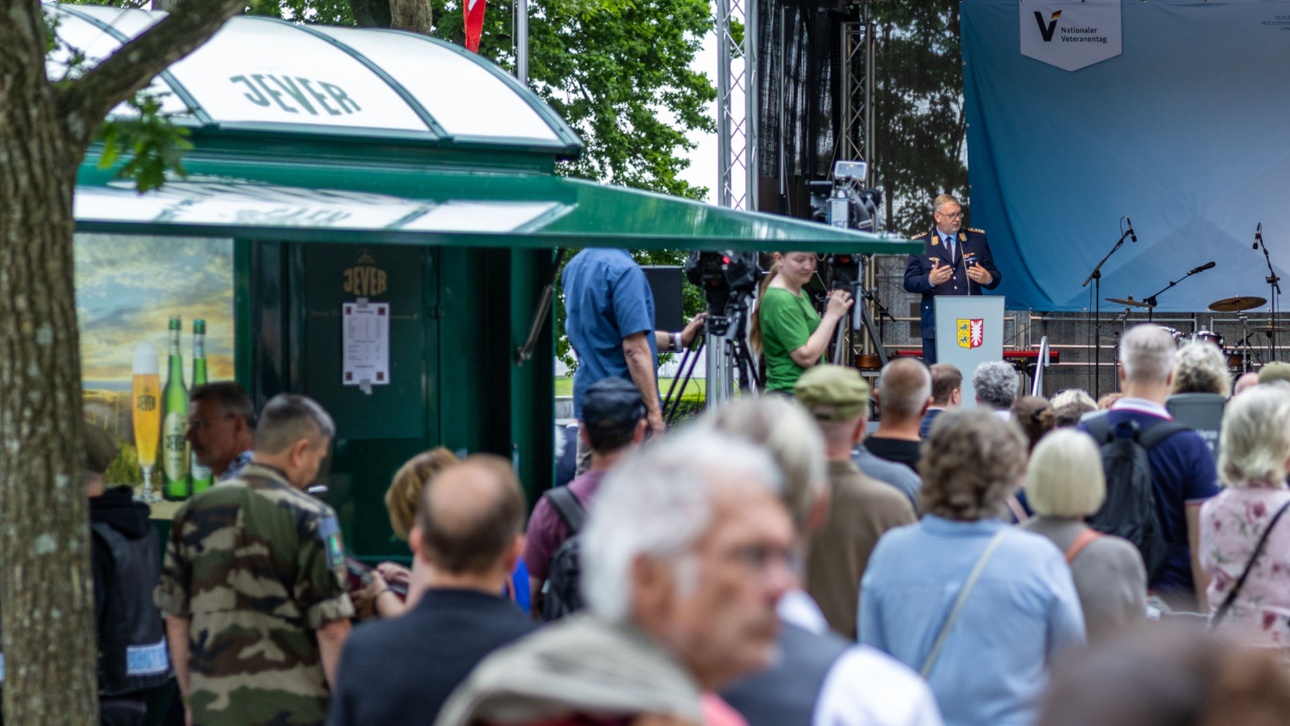 25_06_15_erster nationaler Veteranentag in Kiel am Landeshaus am 15.06.25_SES28609_web_ses © Foto: Landtag, Sönke Ehlers