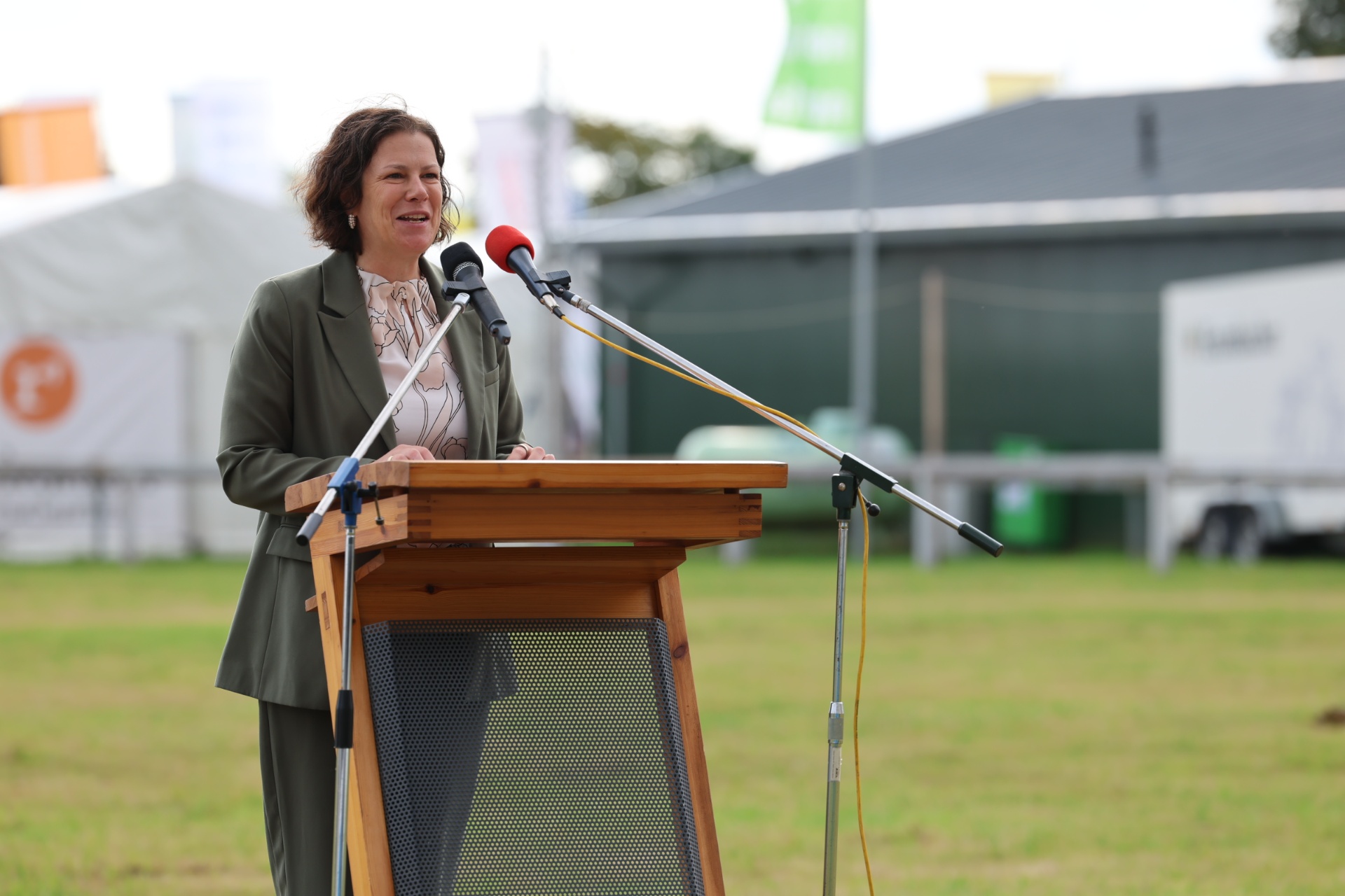 Landtagspräsidentin Kristina Herbst eröffnet die Norla 2025. 