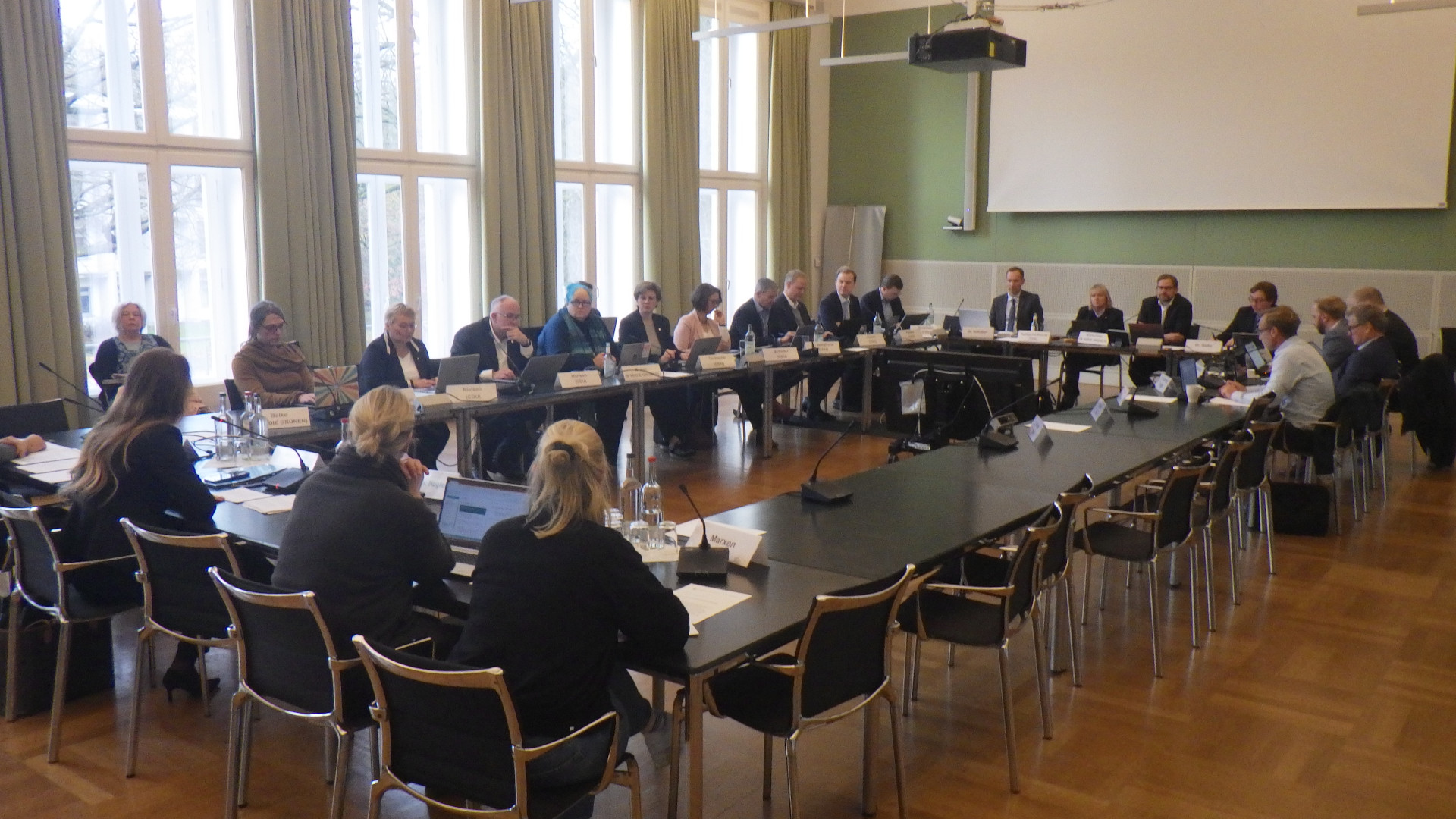 25_11_27_ausschuss_queerfeindlichkeit_blaas_web © Foto: Landtag, Karsten Blaas