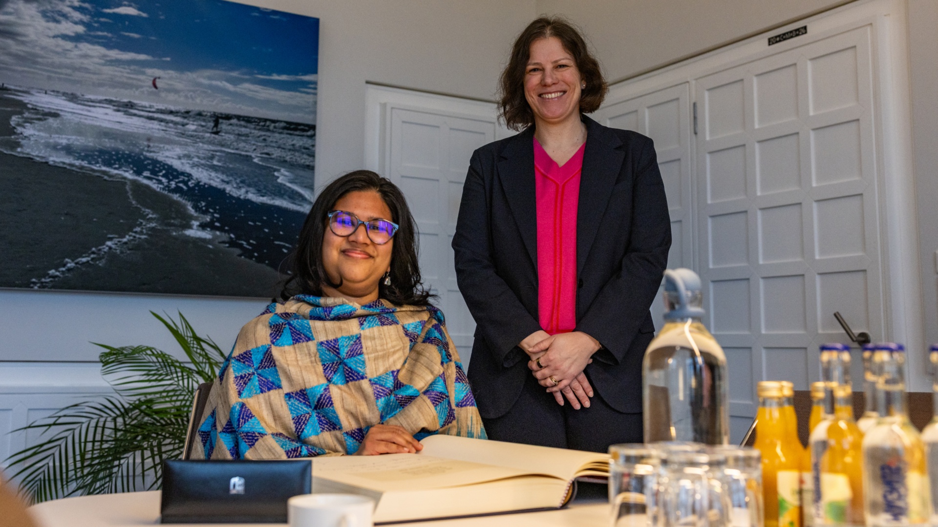 Landtagspräsidentin Kristina Herbst hat die Generalkonsulin der Republik Indien, Soumya Gupta, im Landeshaus empfangen.