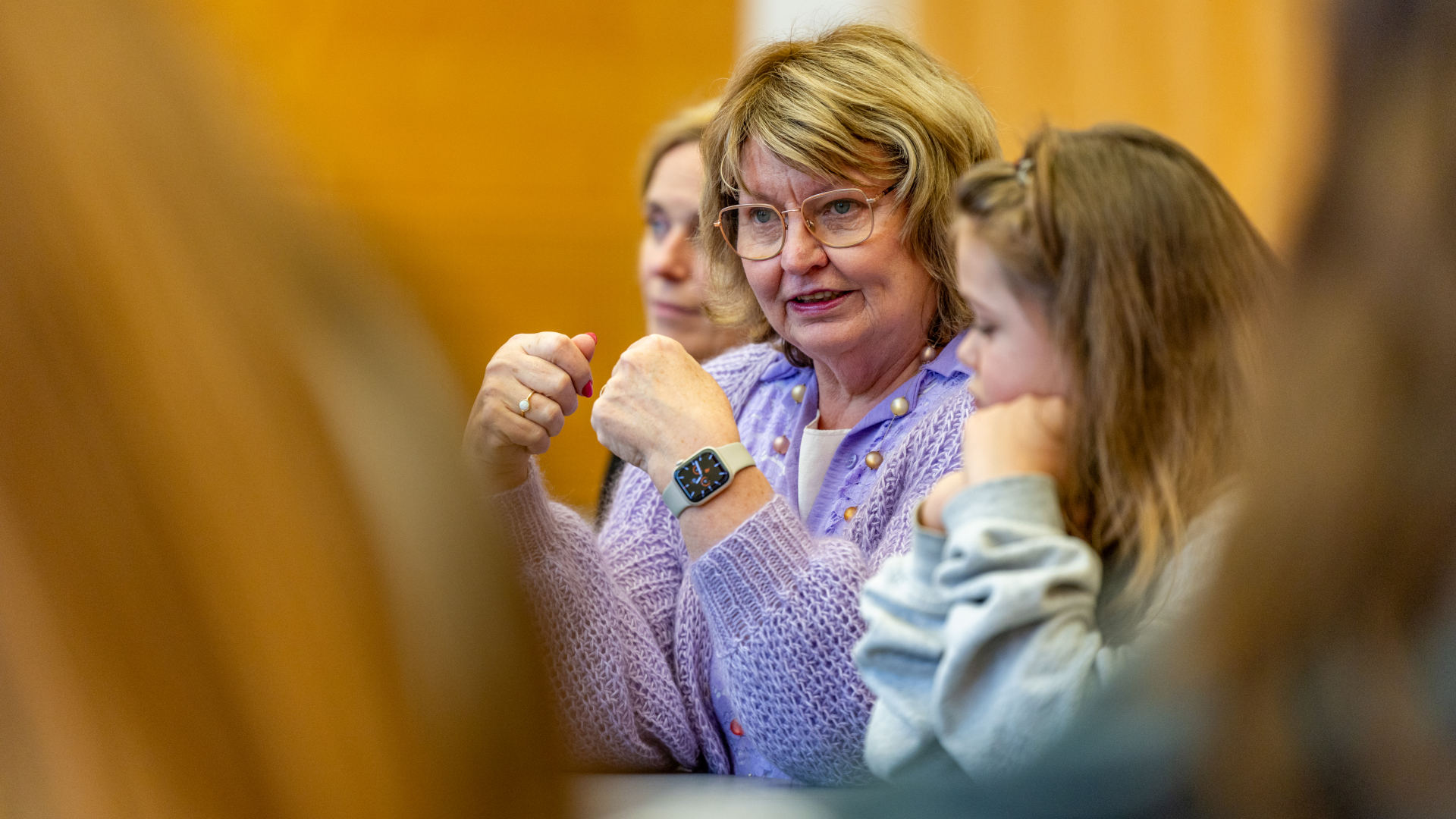 Fragestunde mit den Stormini-Kindern und Jette Waldinger-Thiering
