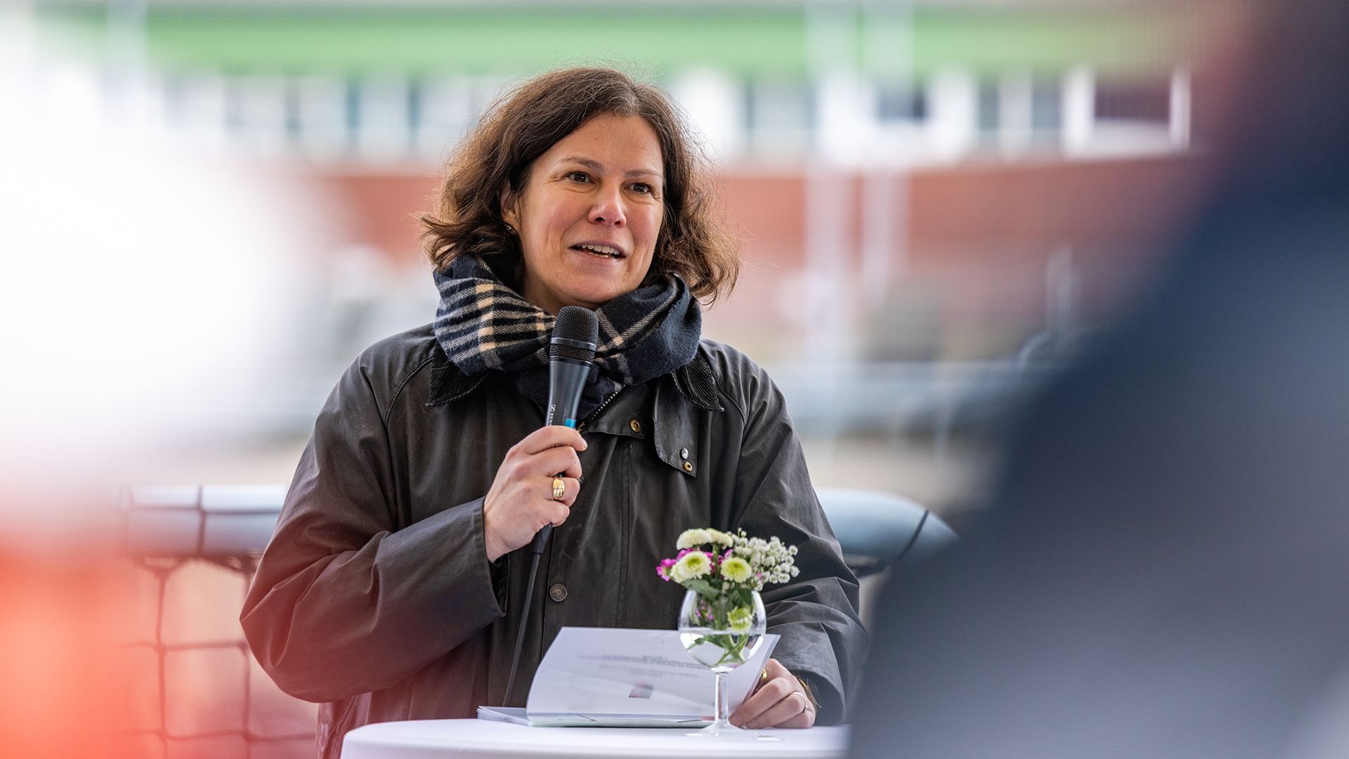 Landtagspräsidentin Kristina Herbst hält ein Grußwort im Rahmen der Kommandoübergabe Unterstützungsgeschwader