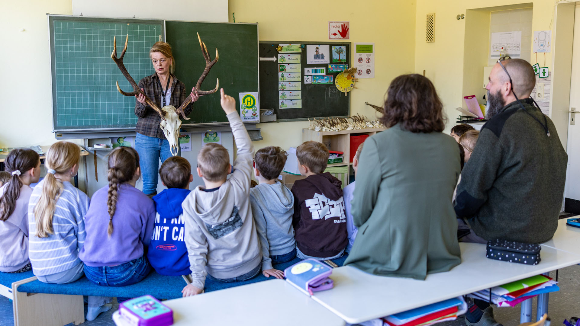 Landtagspräsidentin an Grundschule in Itzehoe