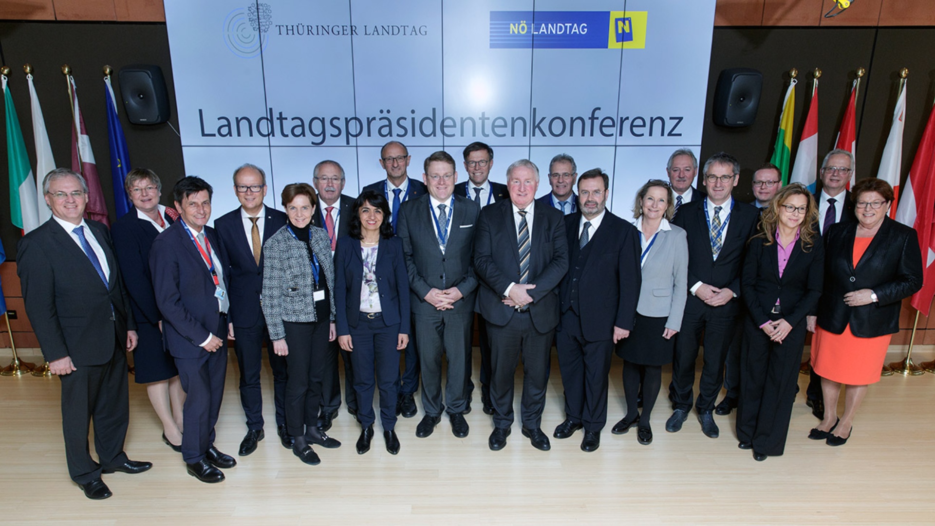 Die Landtagspräsidenten haben sich zum Gruppenfoto aufgestellt.