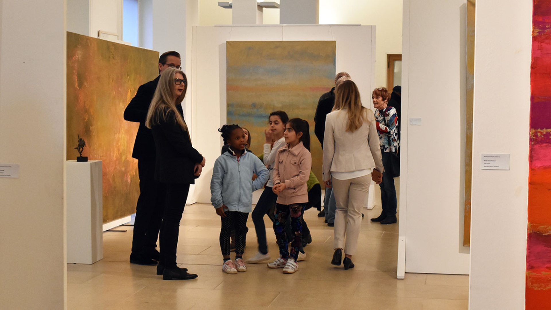 Besucher in der Ausstellung