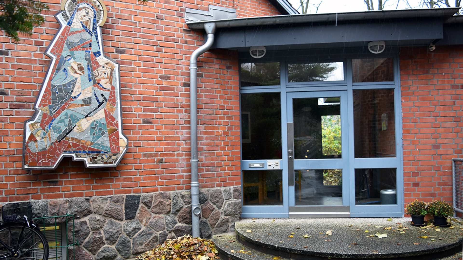 Der Eingang zum St. Heinrich-Gemeindehaus in Kiel.